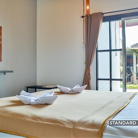 ZEN Rooms Adisucipto Airport Yogyakarta Exterior foto
