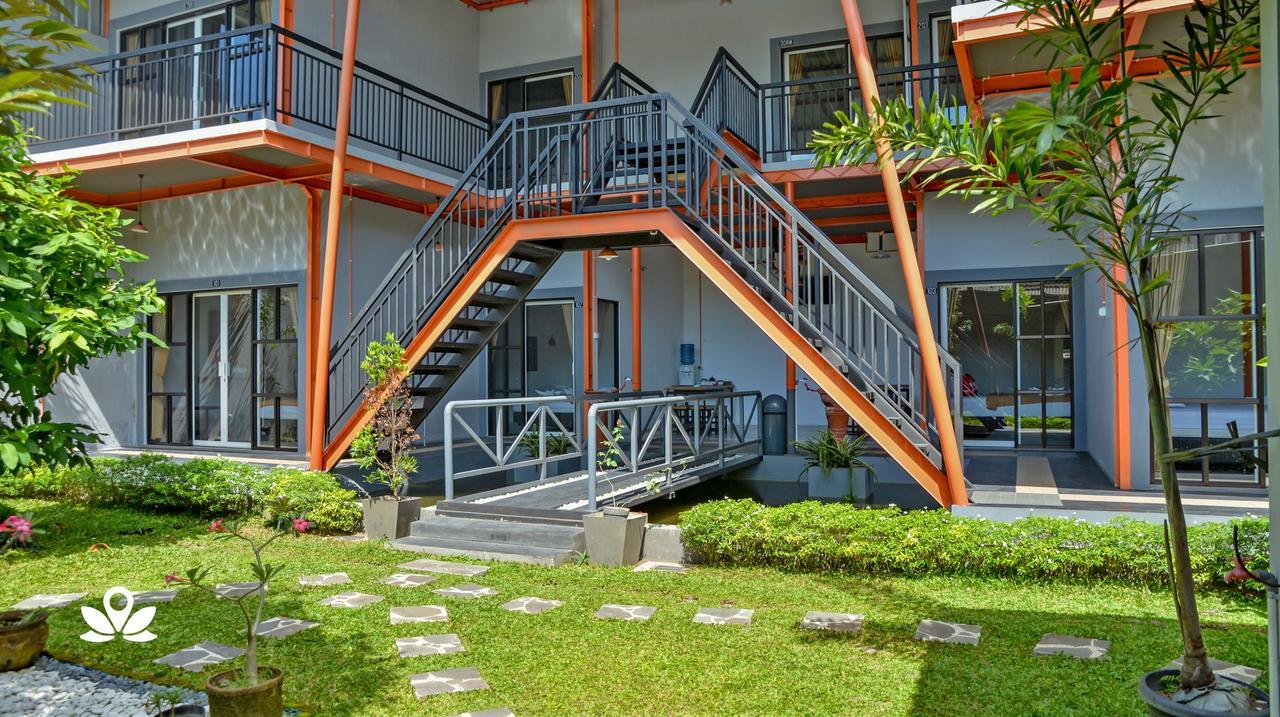 ZEN Rooms Adisucipto Airport Yogyakarta Exterior foto