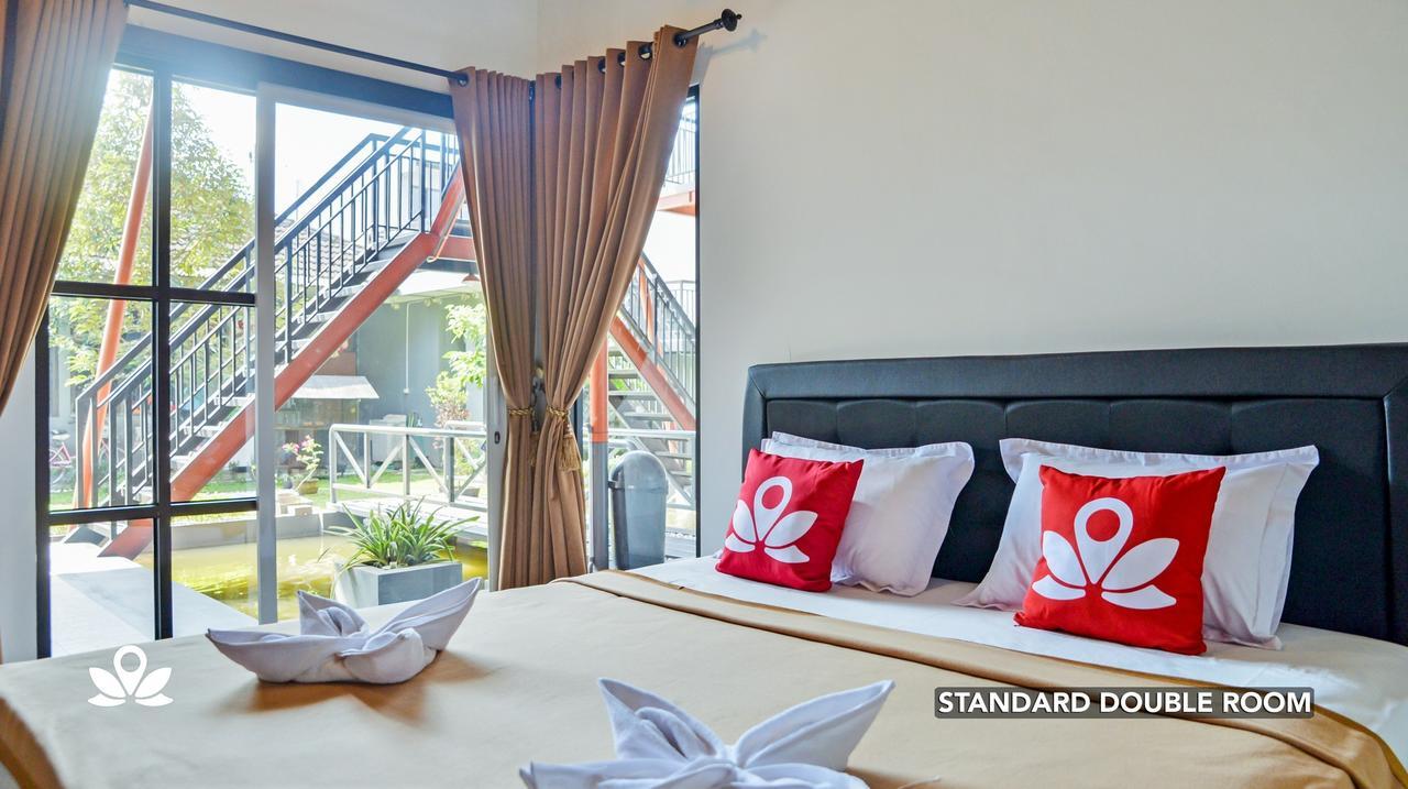 ZEN Rooms Adisucipto Airport Yogyakarta Exterior foto