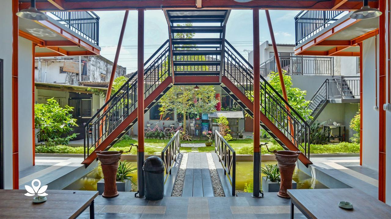 ZEN Rooms Adisucipto Airport Yogyakarta Exterior foto
